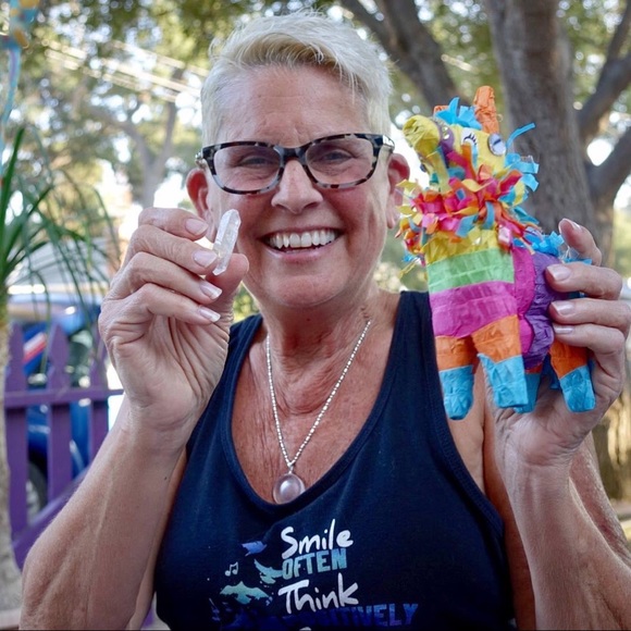 Meet your Posher, Laurie - Picture 1 of 1